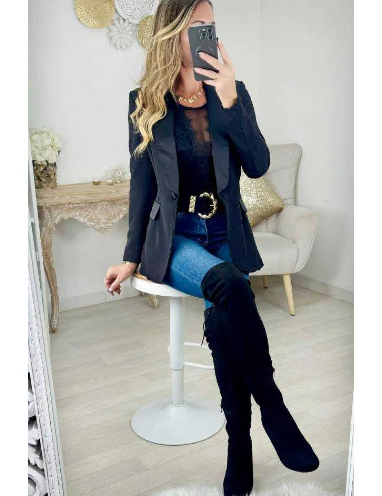 blazer_noir_classique_col_0.webp My Look Féminin Blazer noir classique col satiné Discount