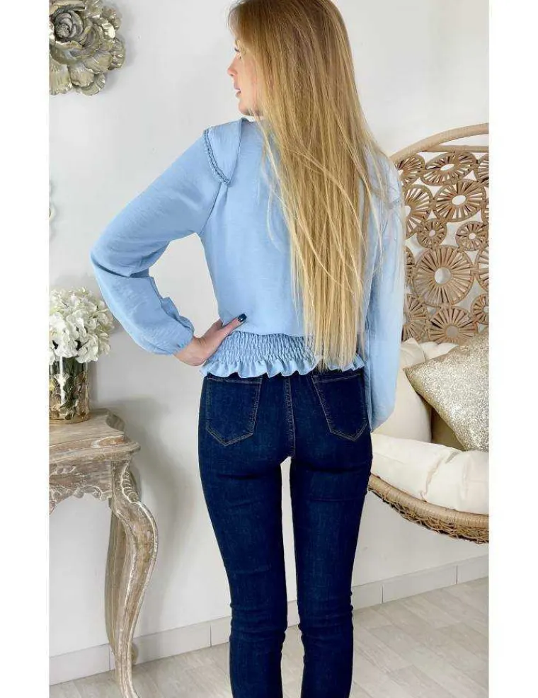 blouse_bleue_ciel_smocke__0.webp My Look Féminin Blouse bleue ciel smockée "volants et broderies" Hot