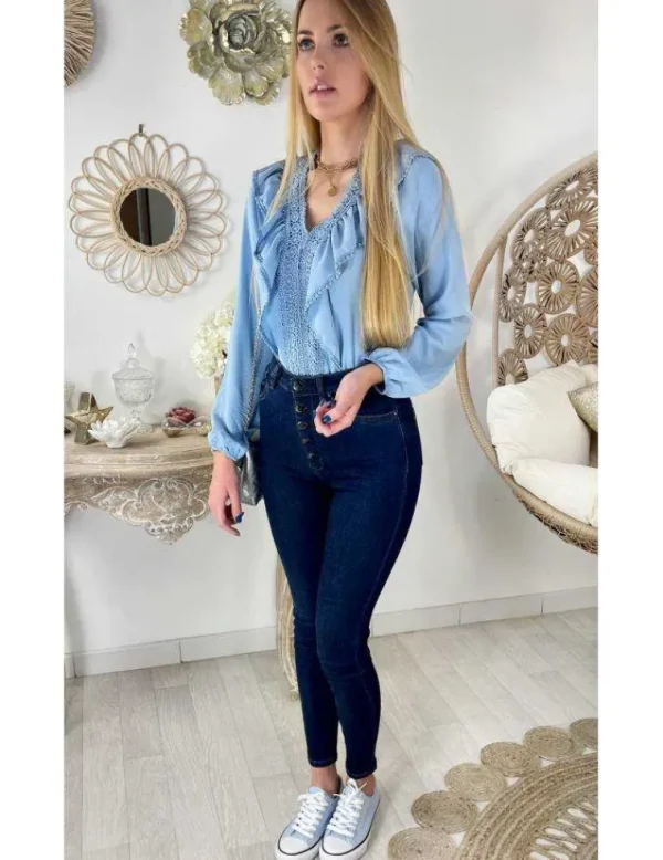 My Look Féminin Blouse bleue ciel smockée "volants et broderies" Hot