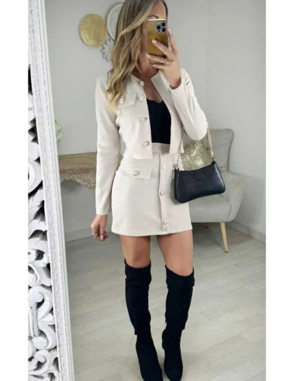 My Look Féminin Ensemble tweed beige et boutons dorés New