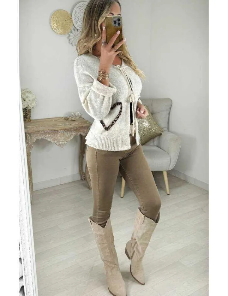 gilet_beige_en_maille_quo_1.webp My Look Féminin Gilet beige en maille "coeurs léo" Online
