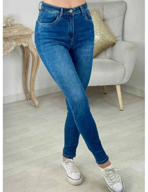 My Look Féminin Jeans bleu brut et coeur rouge Hot