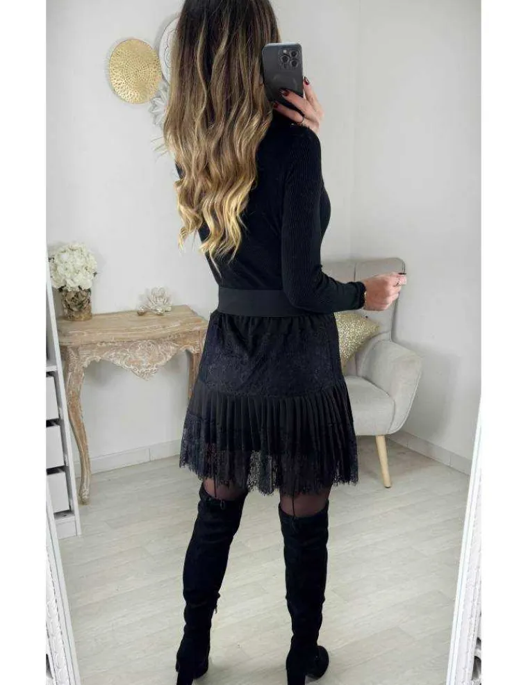 jupe_dentelle_noire_et_pl_2.webp My Look Féminin Jupe dentelle noire et plissée Sale