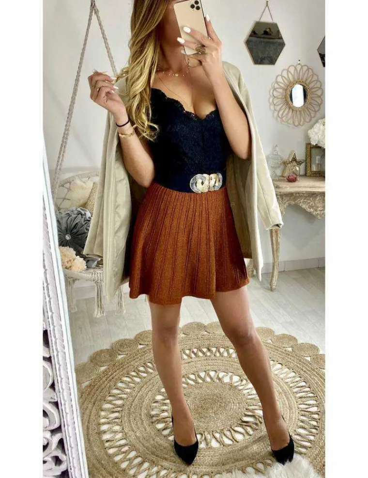 ma_jolie_jupe_camel_pliss_1.webp My Look Féminin Ma jolie jupe camel plissée lumineuse Hot