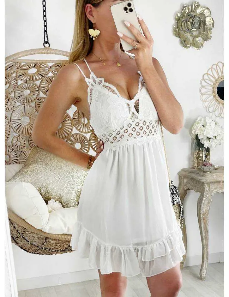 ma_jolie_robe_blanche_en__0.webp My Look Féminin Ma jolie robe blanche en broderie "joli dos croisé & smocké" Discount