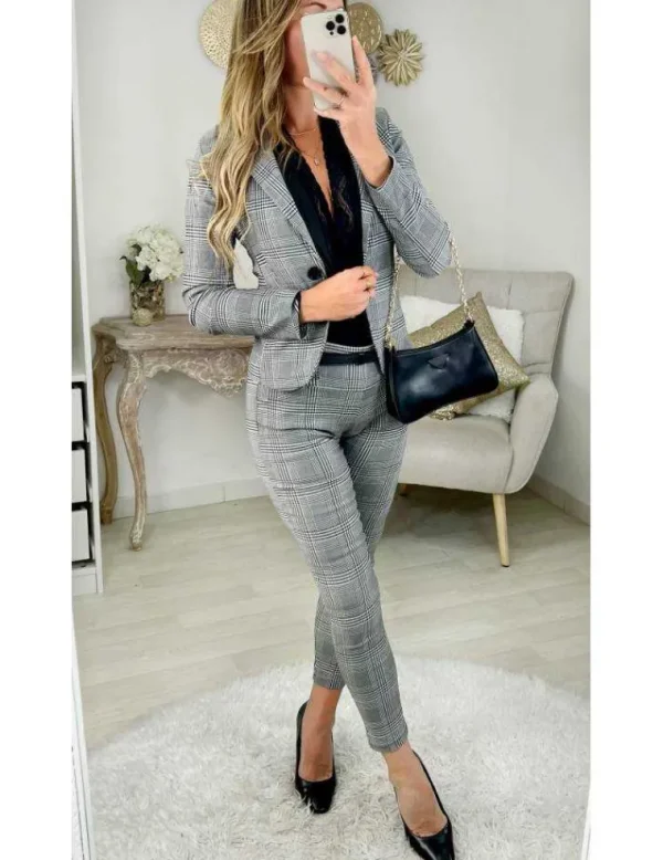 My Look Féminin Ma petite veste courte à carreaux Fashion