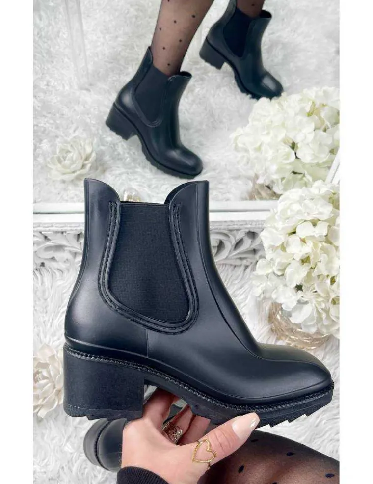 mes_bottines_chelsea_cran_0-2.webp My Look Féminin Mes bottines Chelsea crantées black basic Online