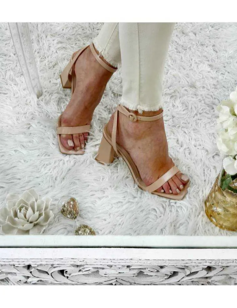 mes_jolies_sandales__talo_1-1.webp My Look Féminin Mes jolies sandales à talon " beige & talon carré" Best
