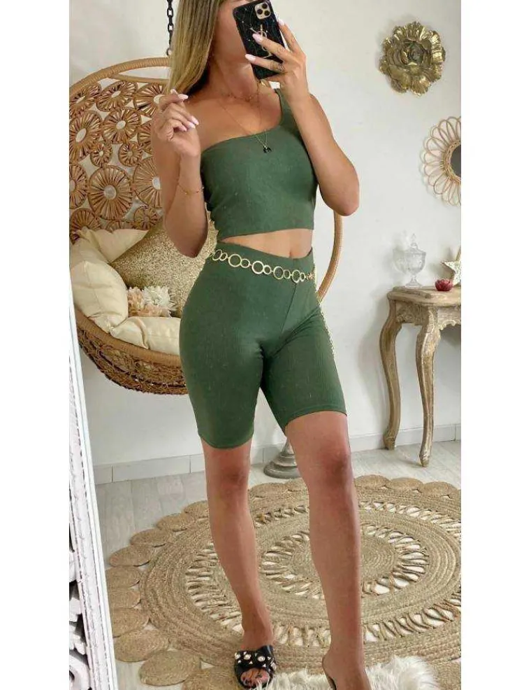 mon_ensemble_kaki_short_e_1.webp My Look Féminin Mon ensemble kaki short et top asymétrique Hot