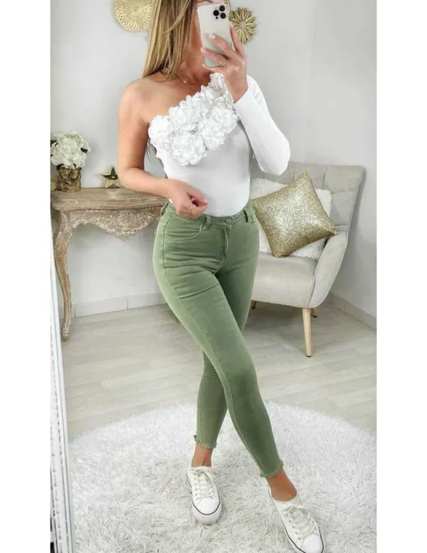 My Look Féminin Mon joli pull blanc "one shoulder & flowers" Online