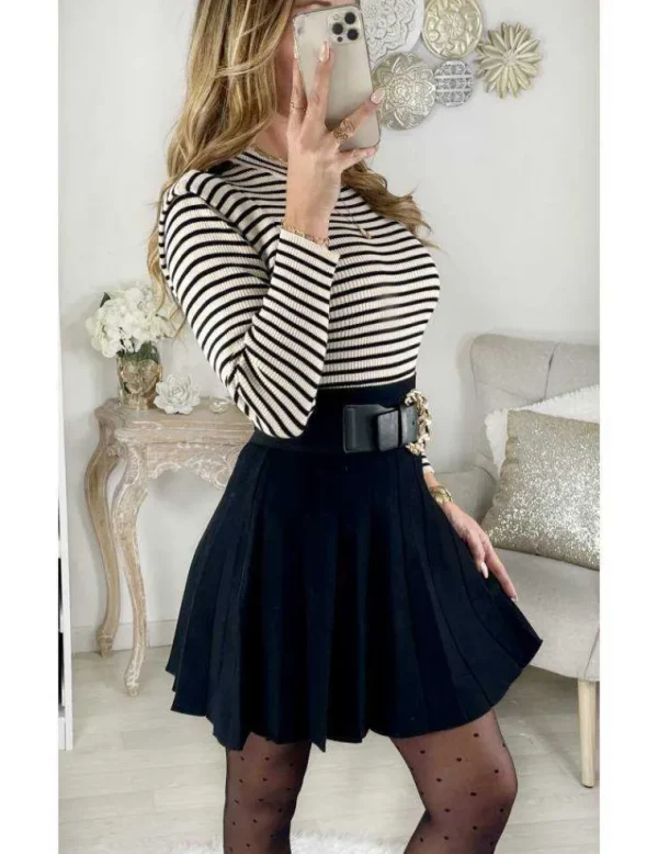 My Look Féminin Mon pull rayé blanc et noir "épaulé et jolis boutons" New