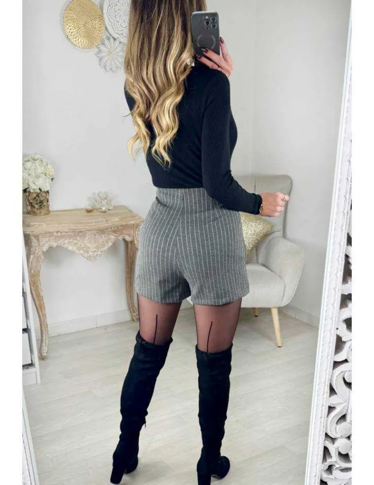 short_gris_ray_dors_effet_2.webp My Look Féminin Short gris rayé dorés effet jupe New