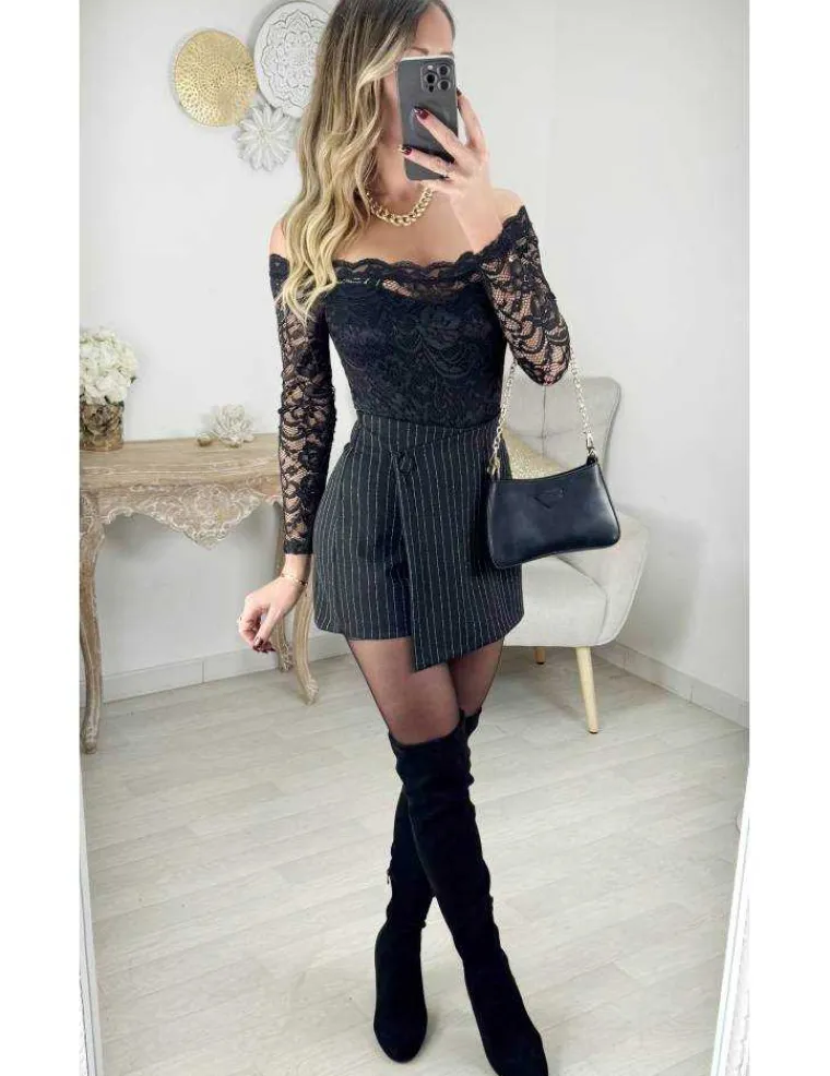 short_noir_ray_silver_eff_1.webp My Look Féminin Short noir rayé silver effet jupe Discount
