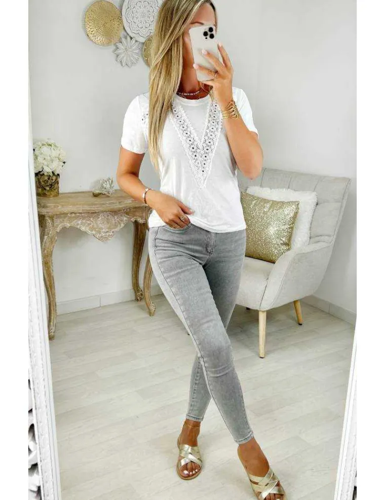 tee_shirt_blanc_et_broder_1.webp My Look Féminin tee shirt blanc et broderie Outlet