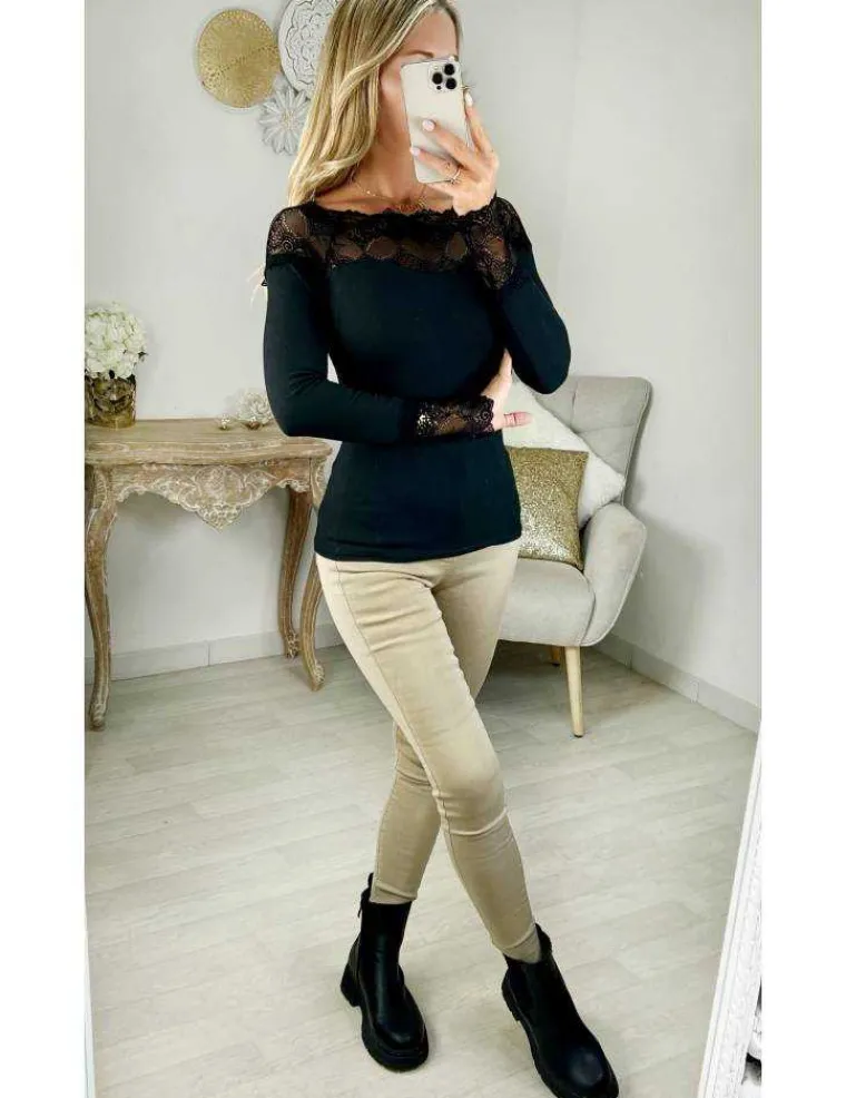 top_noir_ctel_col_dentell_1.webp My Look Féminin top noir côtelé col dentelle Discount