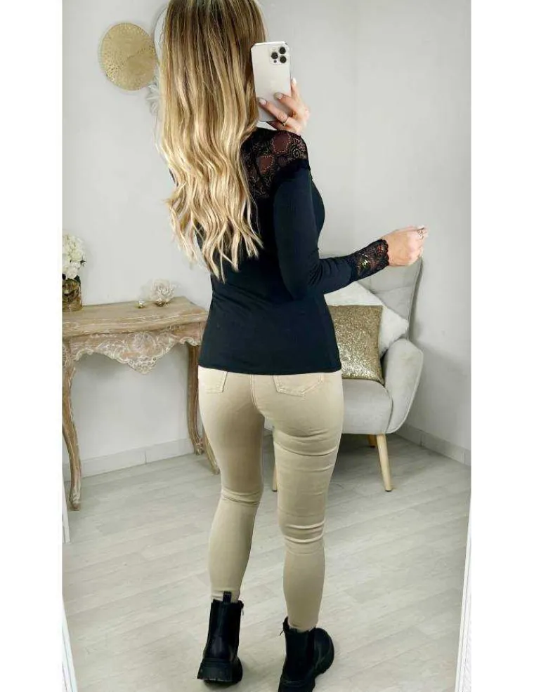 top_noir_ctel_col_dentell_3.webp My Look Féminin top noir côtelé col dentelle Discount
